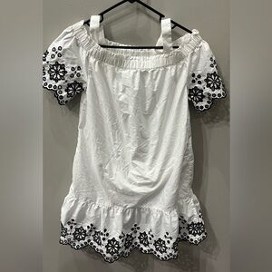Vineyard Vines White dress with Black Embroidery